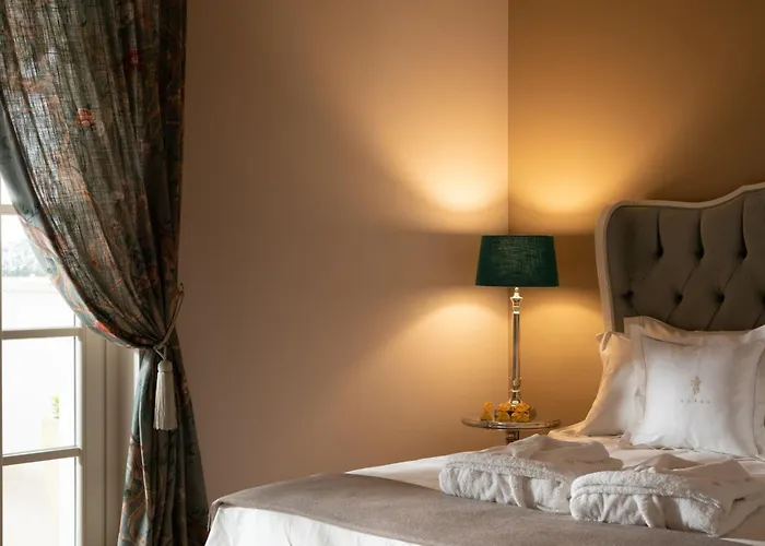 Splendid Claretta Borghetto Villa *